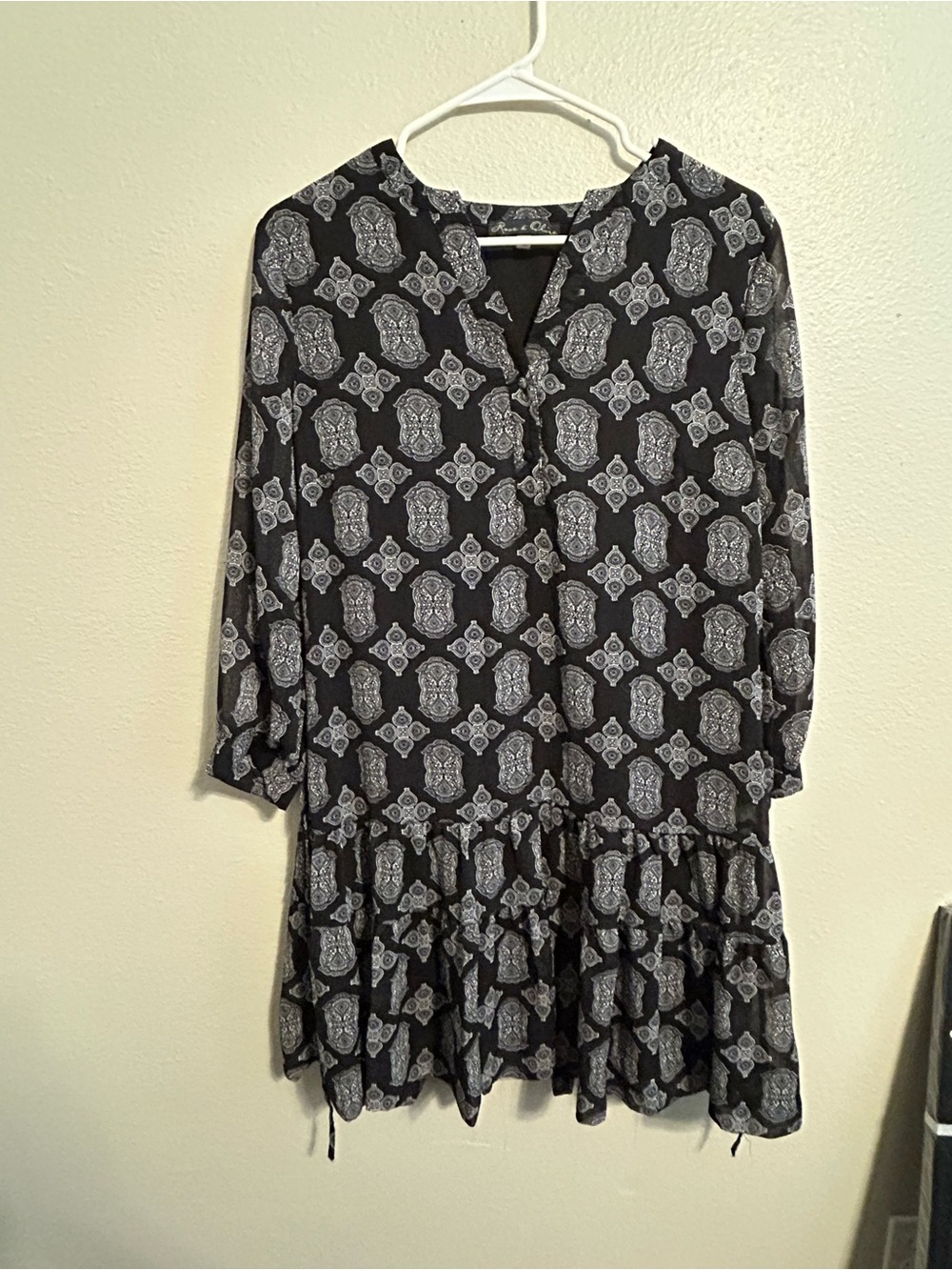 Black and White Printed Women's Tiered Mini Dress Rose & Olive size Small